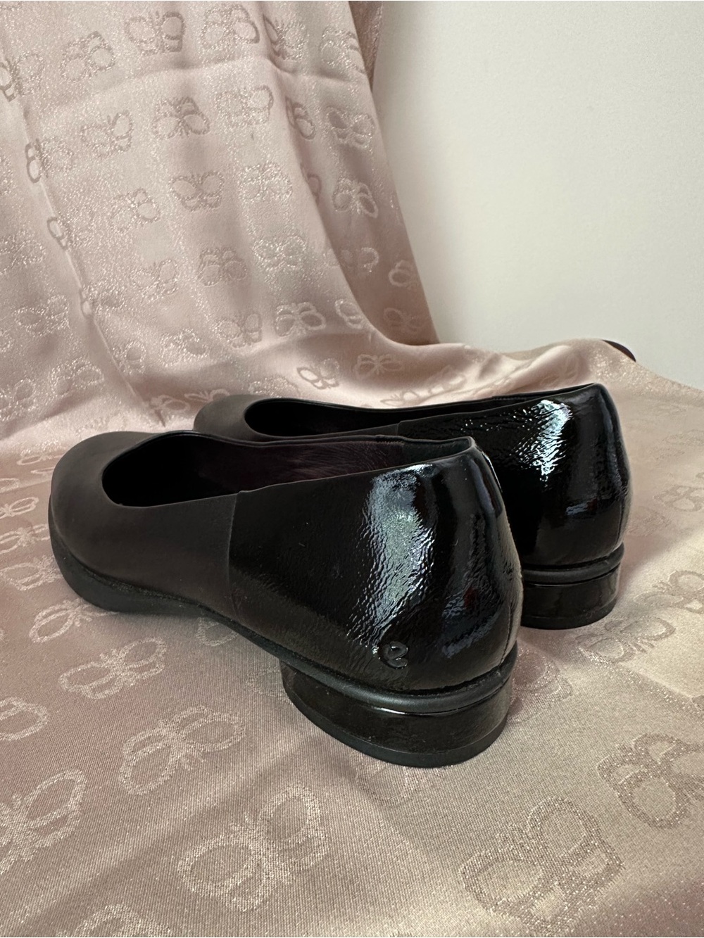 Ecco Women's Black Leather Round-Toe Ballet Flats - Picture 3 of 9
